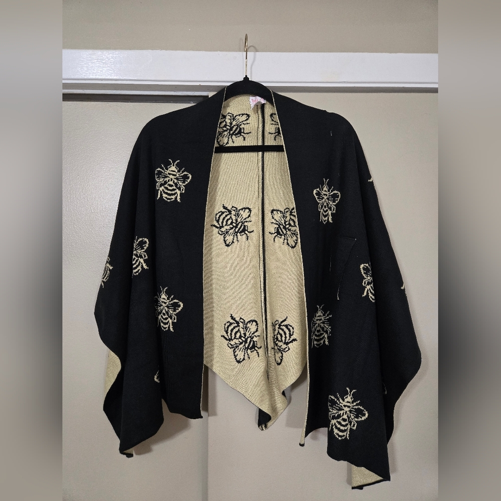 Top It Off Black and Gold Women's Wrap with Bee Design One Size